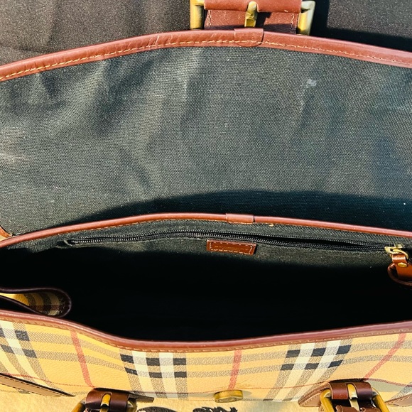 Vintage Burberry Haymaker Buckle Flap Coated Canvas Bag - Picture 10 of 11
